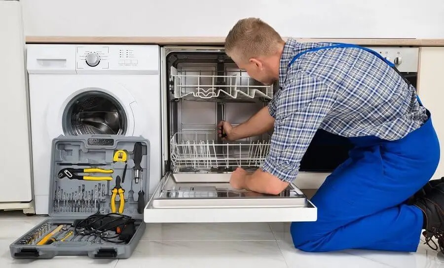 Cumayeri Siemens servisi teknisyen ekibi beyaz eşya tamiri yaparken
